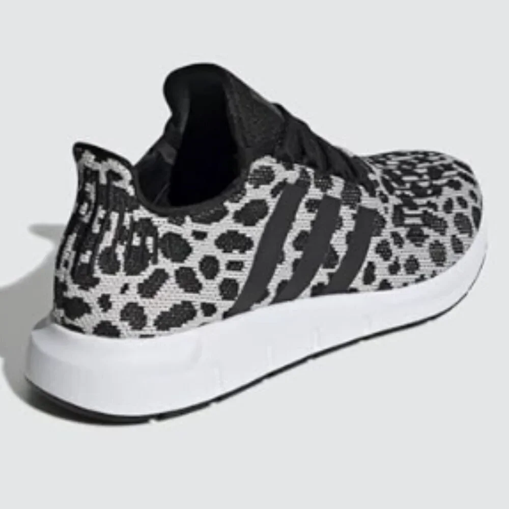 adidas Originals Swift Run W Raw White/Core Black/Carbon Size 9 NWT